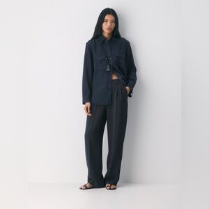 Aritzia The Effortless Pant Crepette navy blue size 8